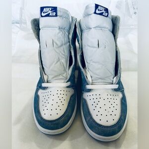 Air Jordan 1 Retro High OG "Hyper Royal".
New. Size 11 hard to find